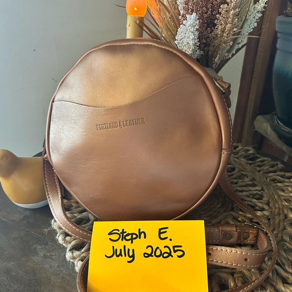 Portland Leather Circle Crossbody in Hava